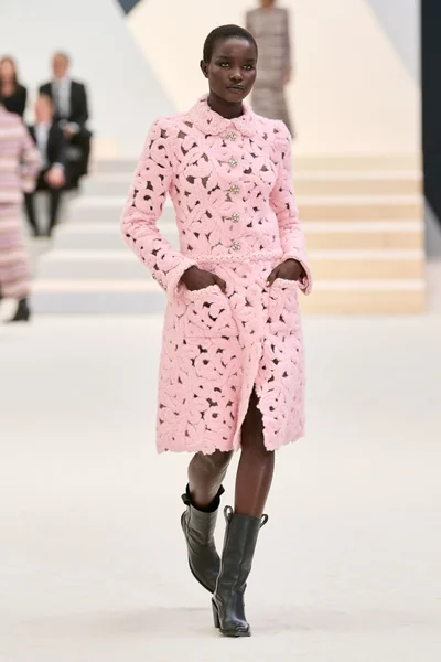 Look 10
